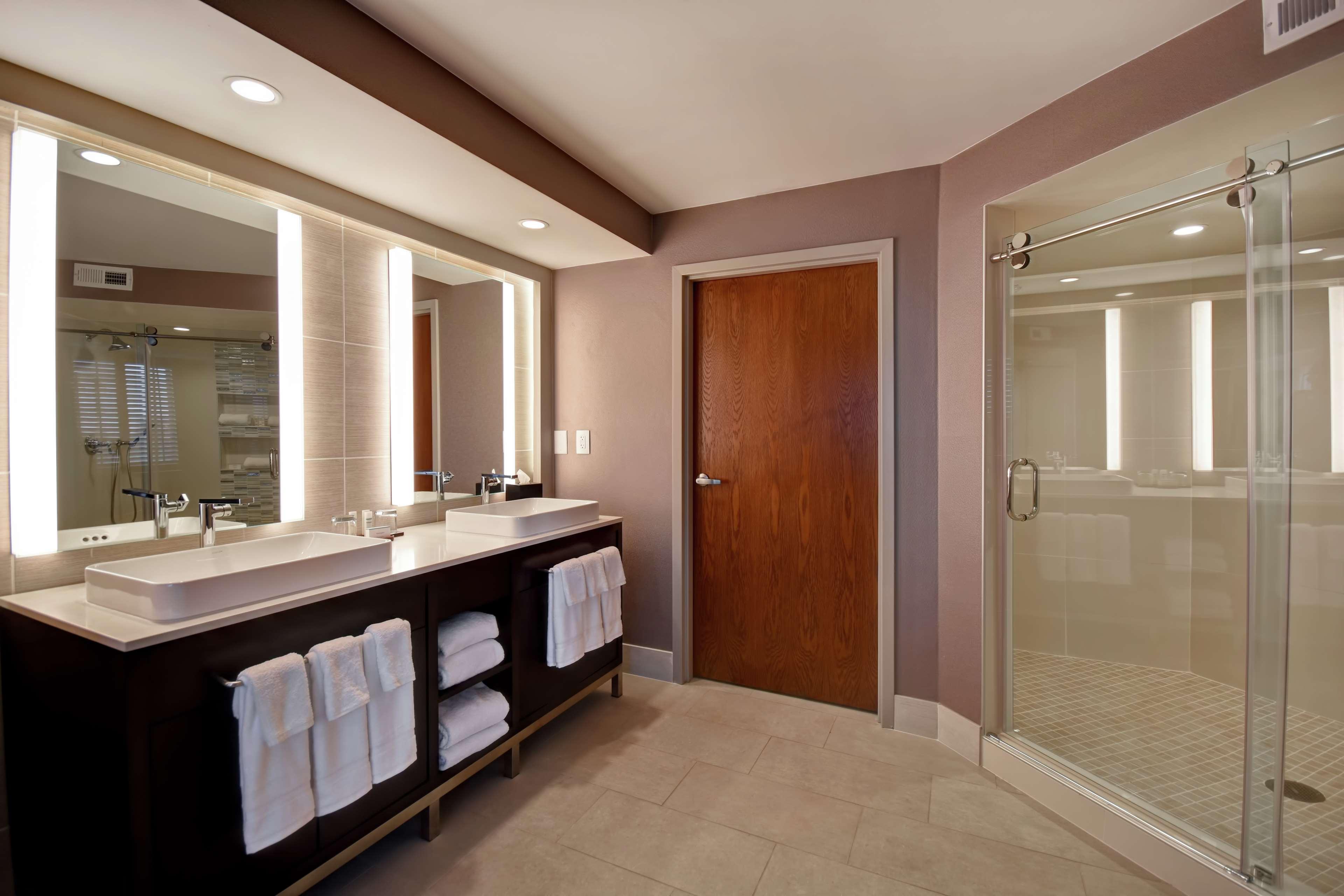 Embassy Suites By Hilton Raleigh Durham Research Triangle Cary Ngoại thất bức ảnh
